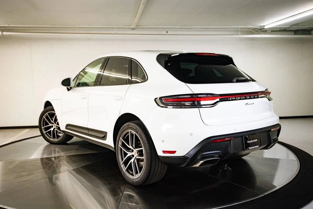2023 Porsche Macan - Image 3 of 5