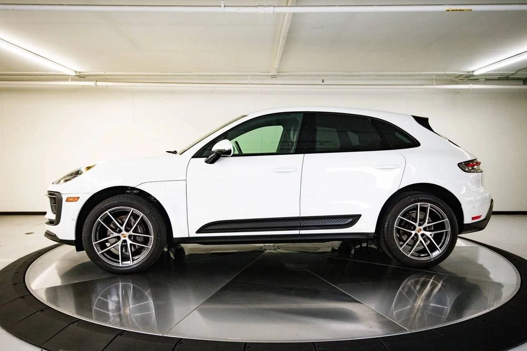 2023 Porsche Macan - Image 2 of 5