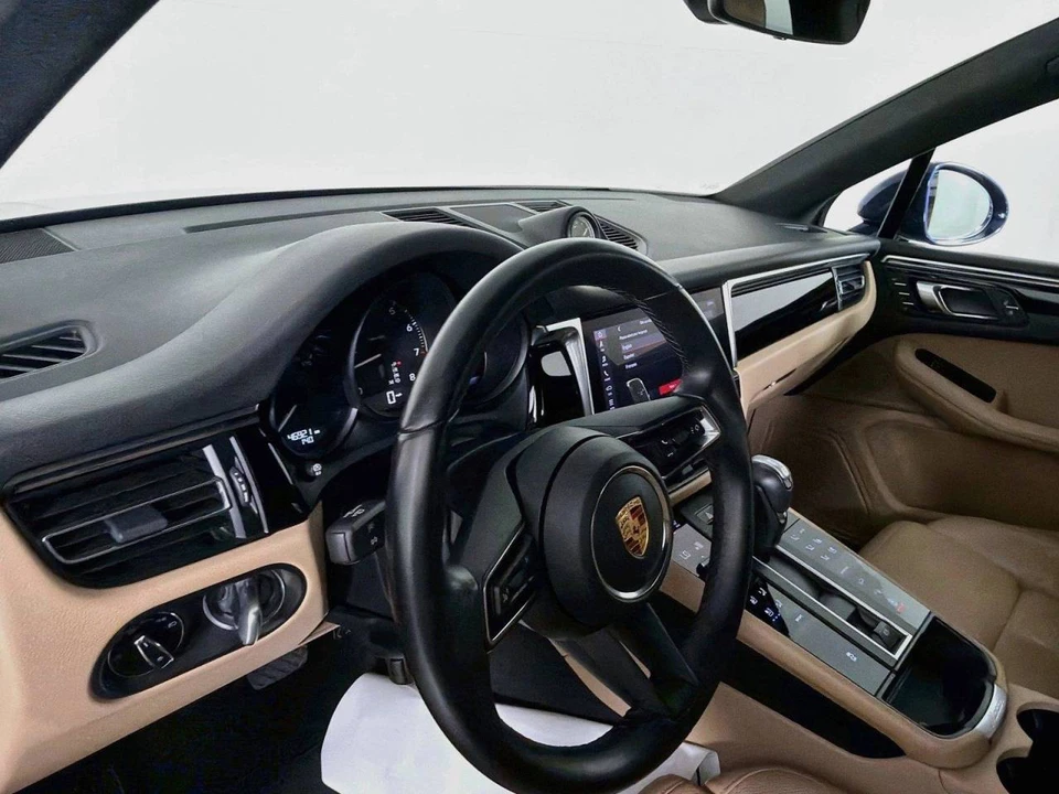 2023 Porsche Macan - Image 4 of 5