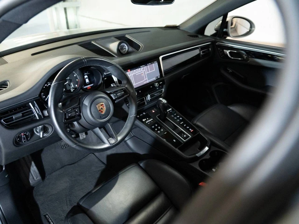 2023 Porsche Macan - Image 4 of 5