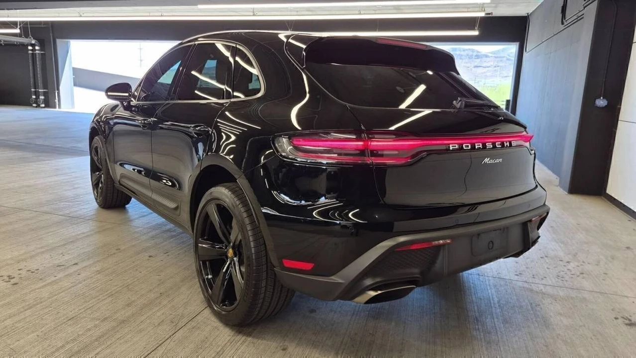 2023 Porsche Macan - Image 3 of 5