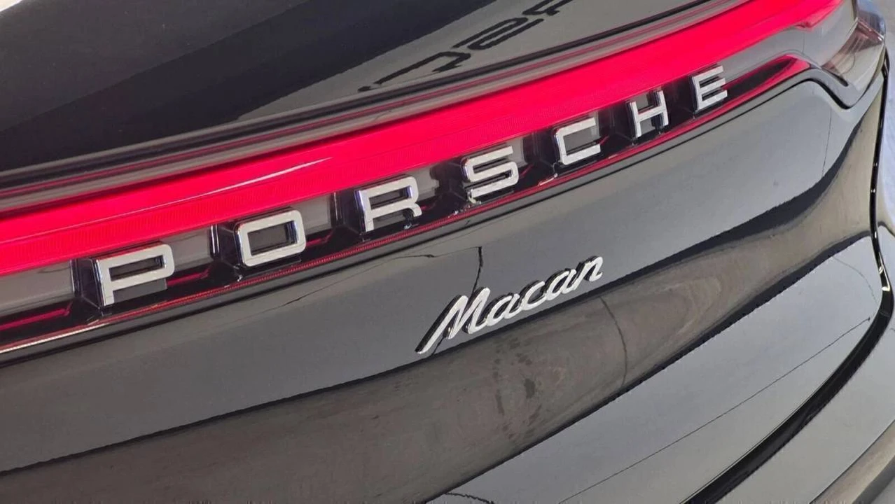 2023 Porsche Macan - Image 4 of 5