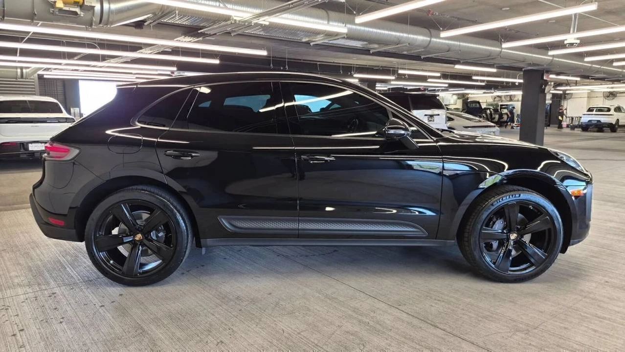 2023 Porsche Macan - Image 5 of 5