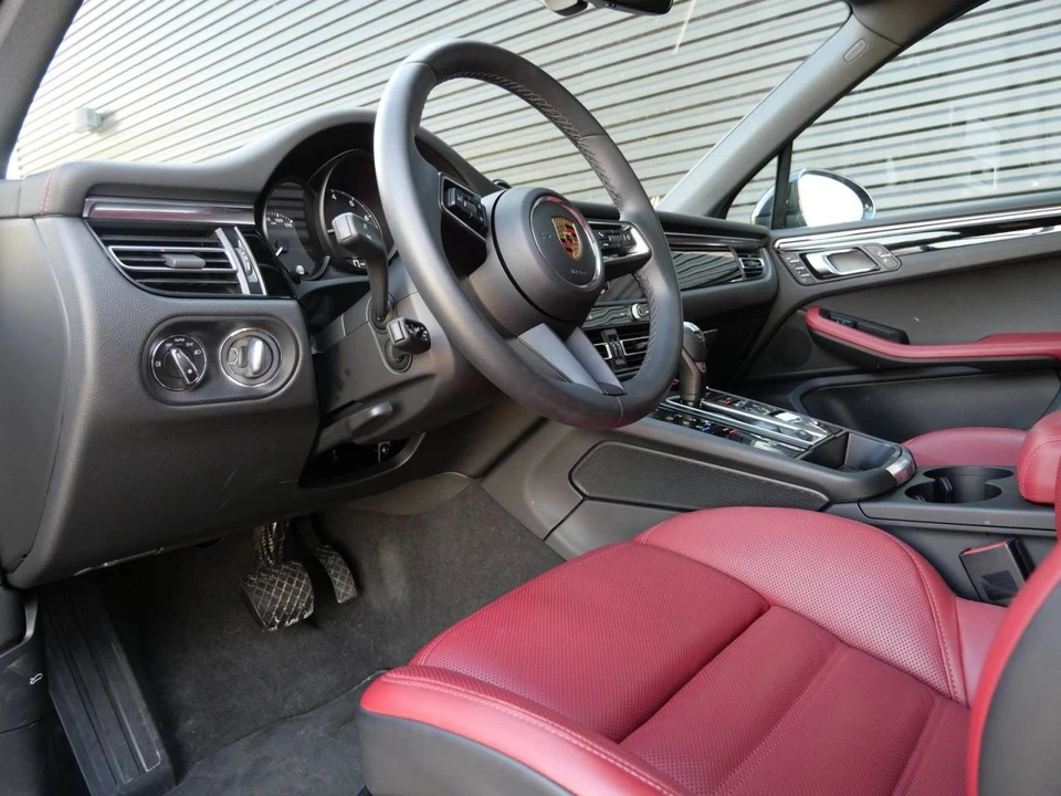 2023 Porsche Macan - Image 4 of 5