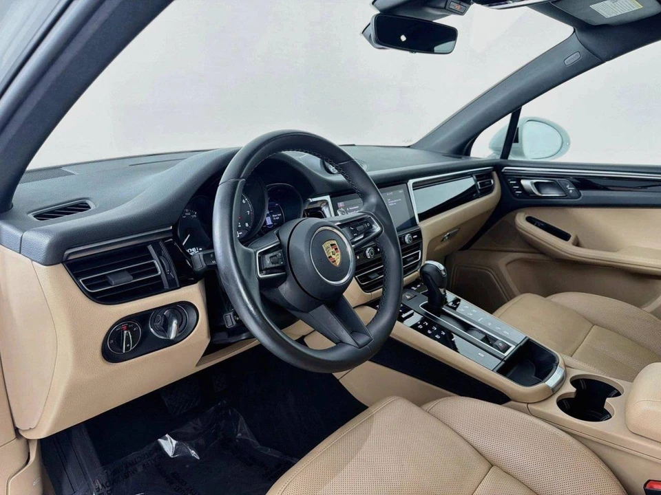 2023 Porsche Macan - Image 4 of 5
