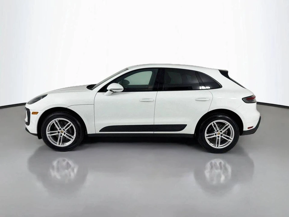 2023 Porsche Macan - Image 2 of 5