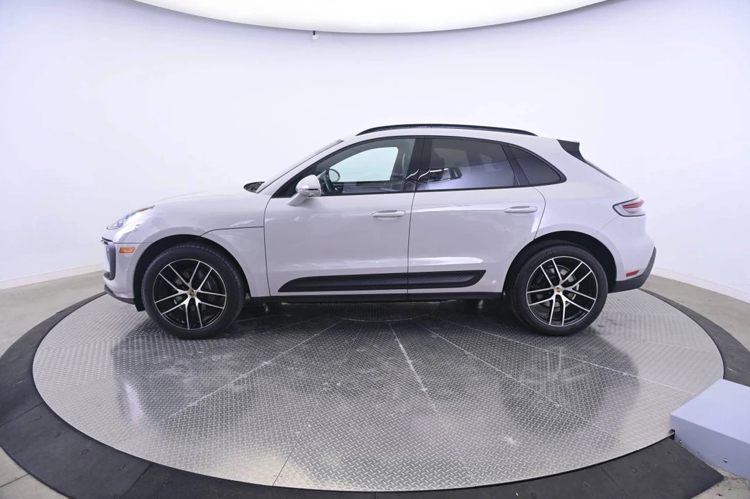 2023 Porsche Macan - Image 2 of 4