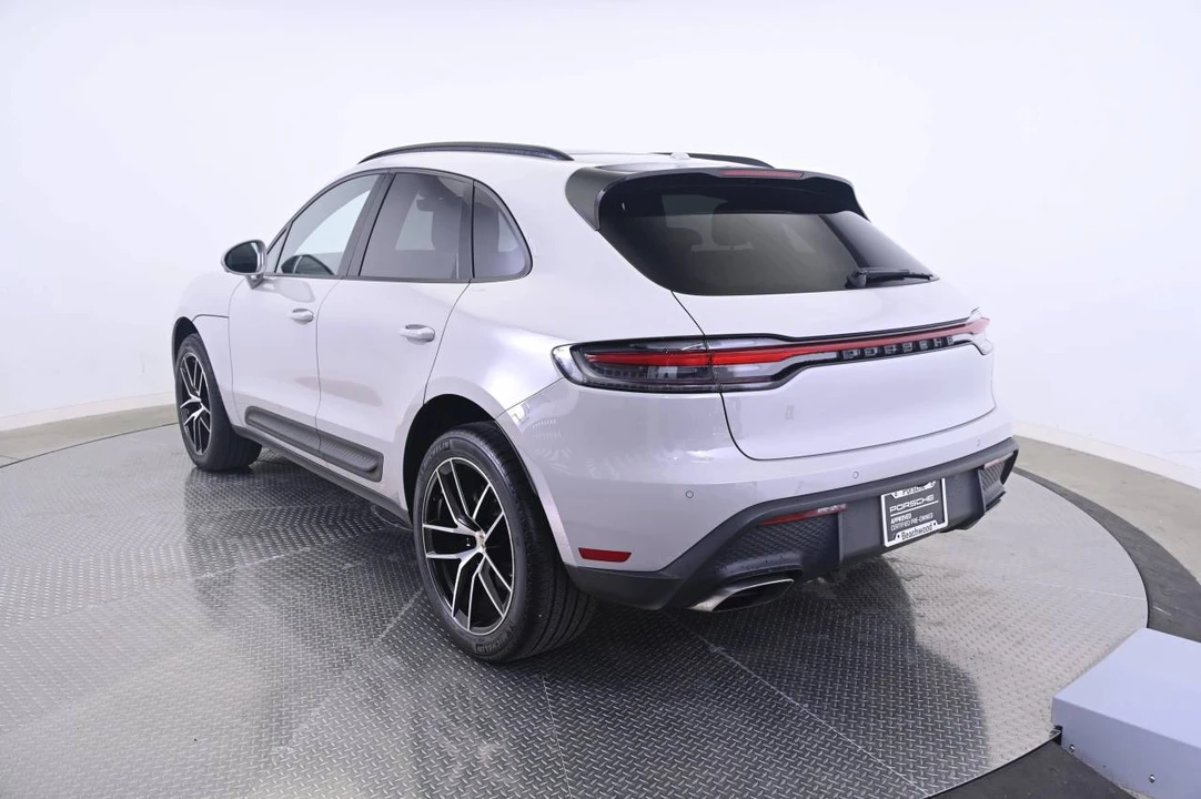2023 Porsche Macan - Image 3 of 4
