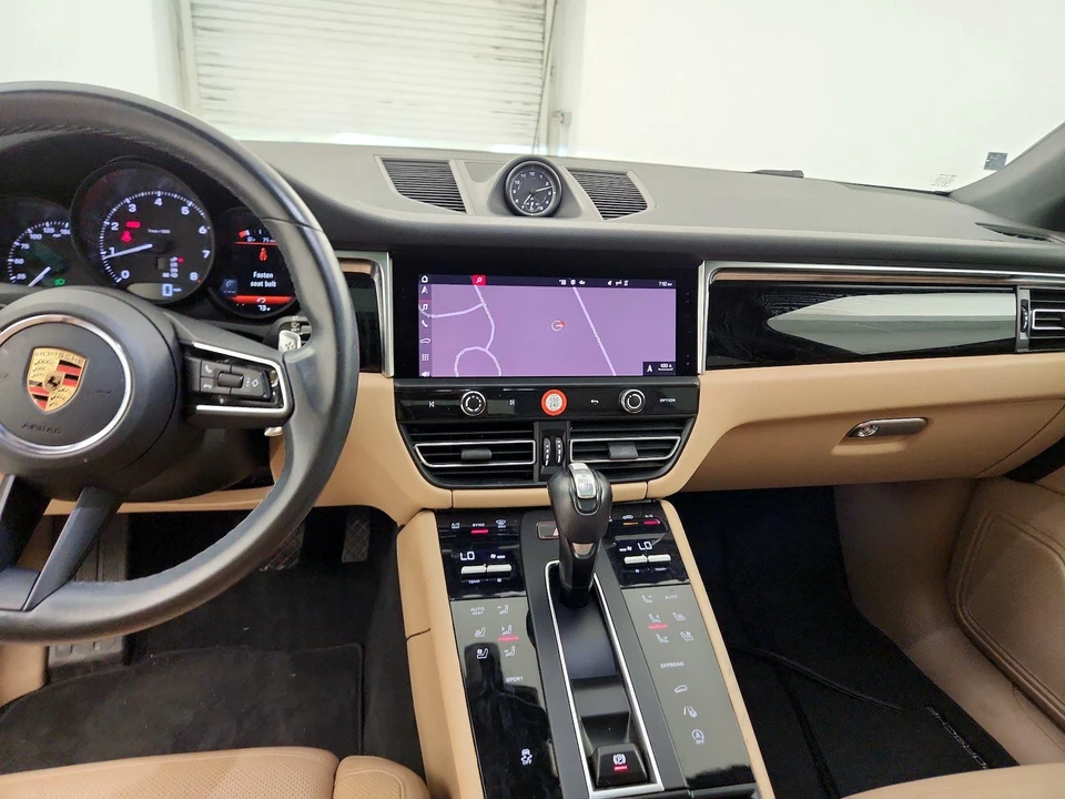 2023 Porsche Macan - Image 10 of 28