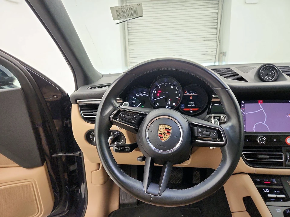 2023 Porsche Macan - Image 11 of 28