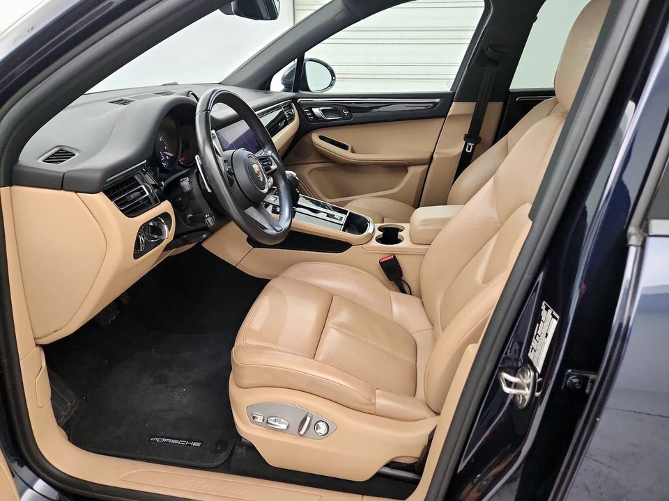 2023 Porsche Macan - Image 12 of 28