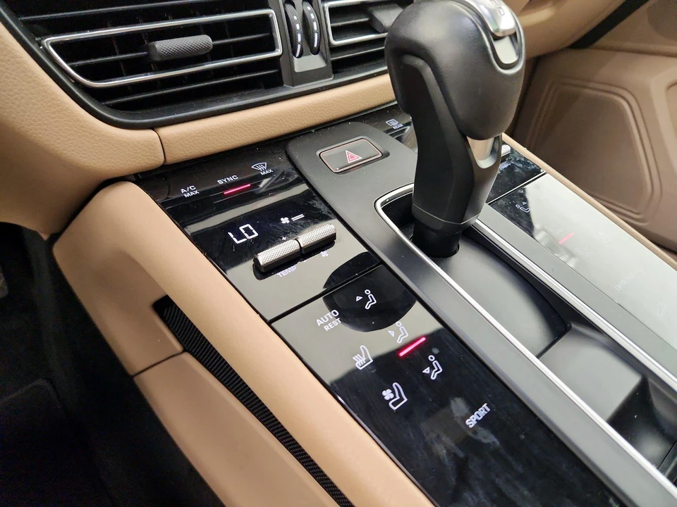2023 Porsche Macan - Image 18 of 28