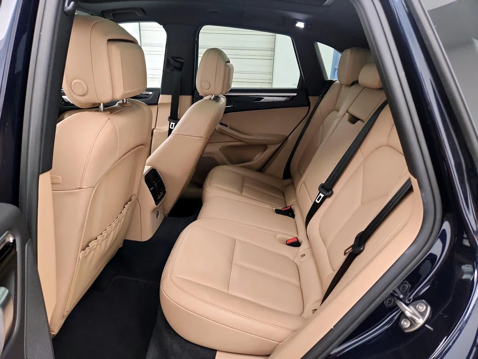 2023 Porsche Macan - Image 22 of 28