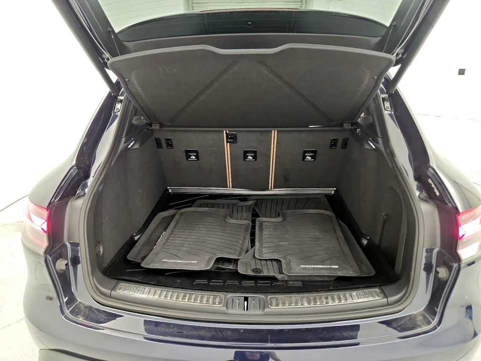 2023 Porsche Macan - Image 23 of 28