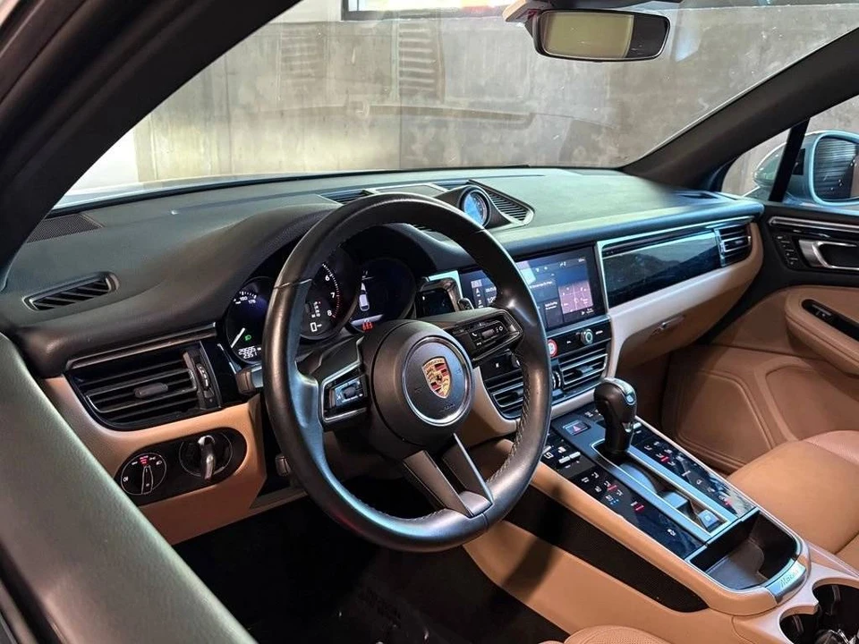 2023 Porsche Macan - Image 4 of 5