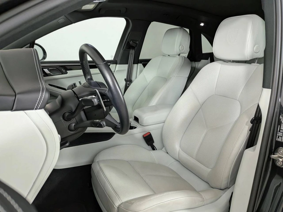 2023 Porsche Macan T - Image 5 of 5