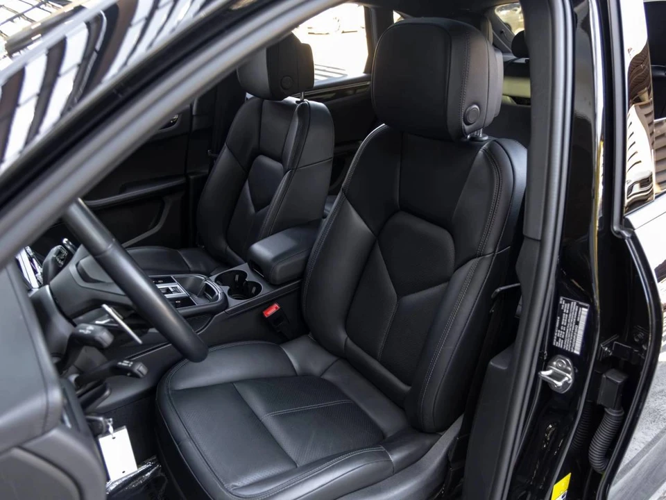 2023 Porsche Macan - Image 5 of 5