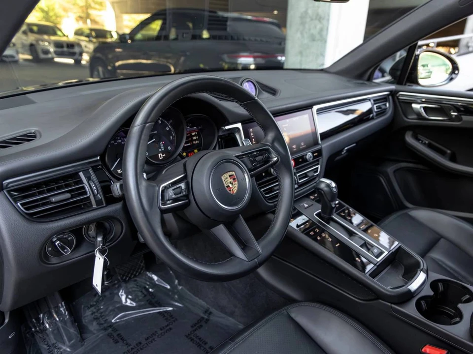 2023 Porsche Macan - Image 4 of 5