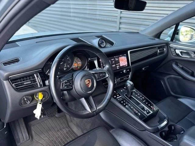 2023 Porsche Macan - Image 4 of 5