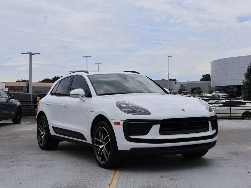 2023 Porsche Macan - Image 3 of 5
