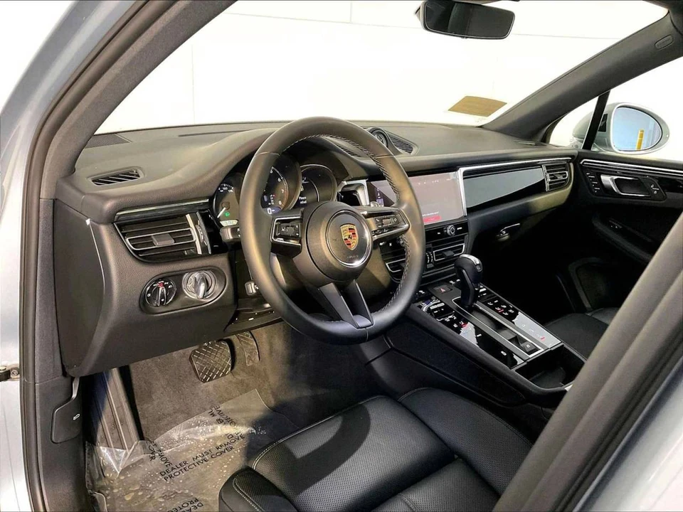 2023 Porsche Macan - Image 4 of 5