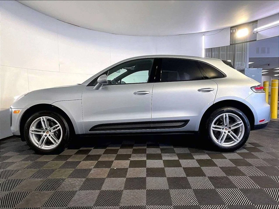 2023 Porsche Macan - Image 2 of 5