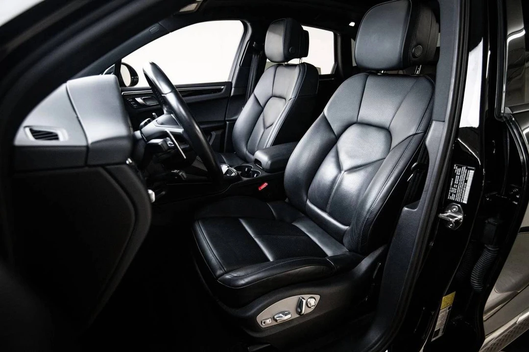 2023 Porsche Macan T - Image 5 of 5