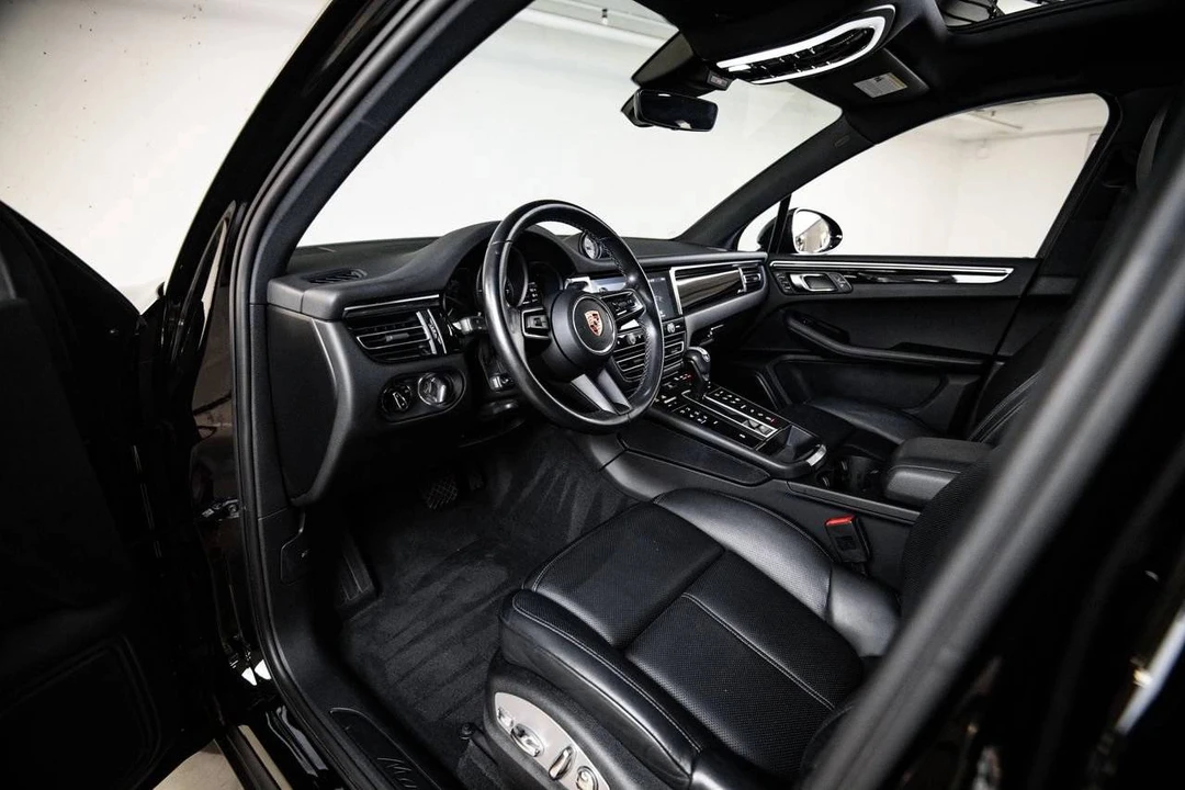 2023 Porsche Macan T - Image 4 of 5