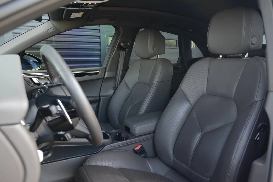 2023 Porsche Macan - Image 5 of 5