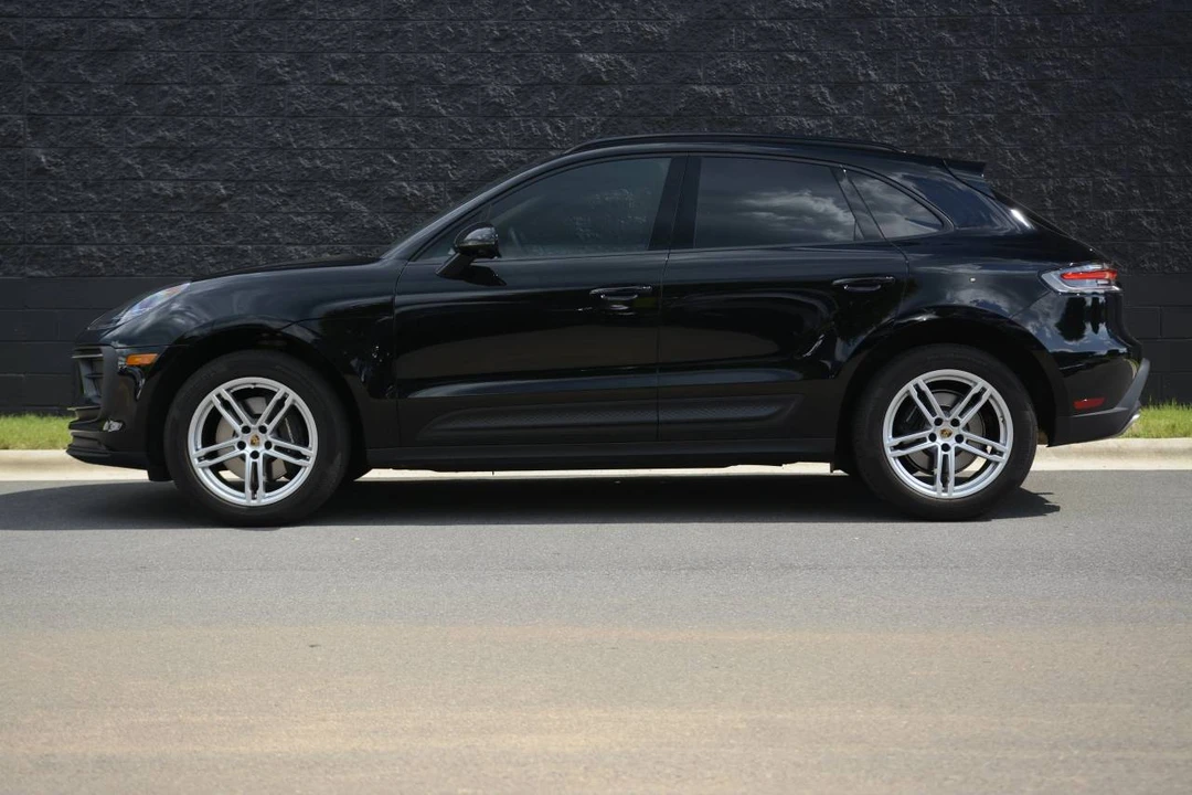 2023 Porsche Macan - Image 2 of 5