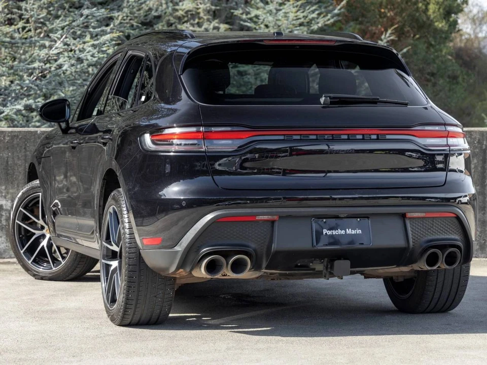 2023 Porsche Macan - Image 3 of 5