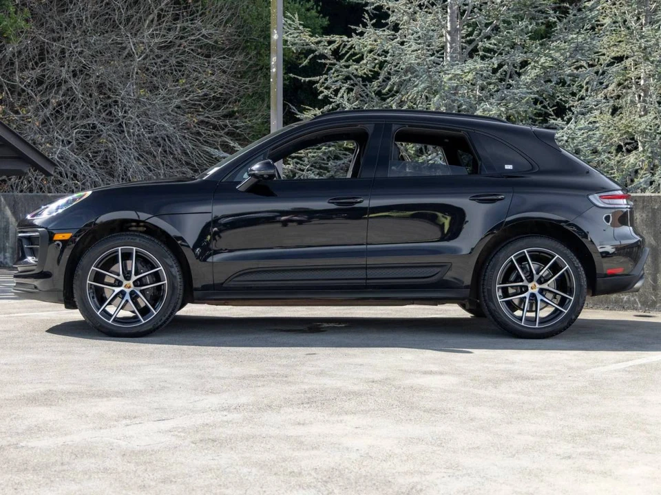 2023 Porsche Macan - Image 2 of 5