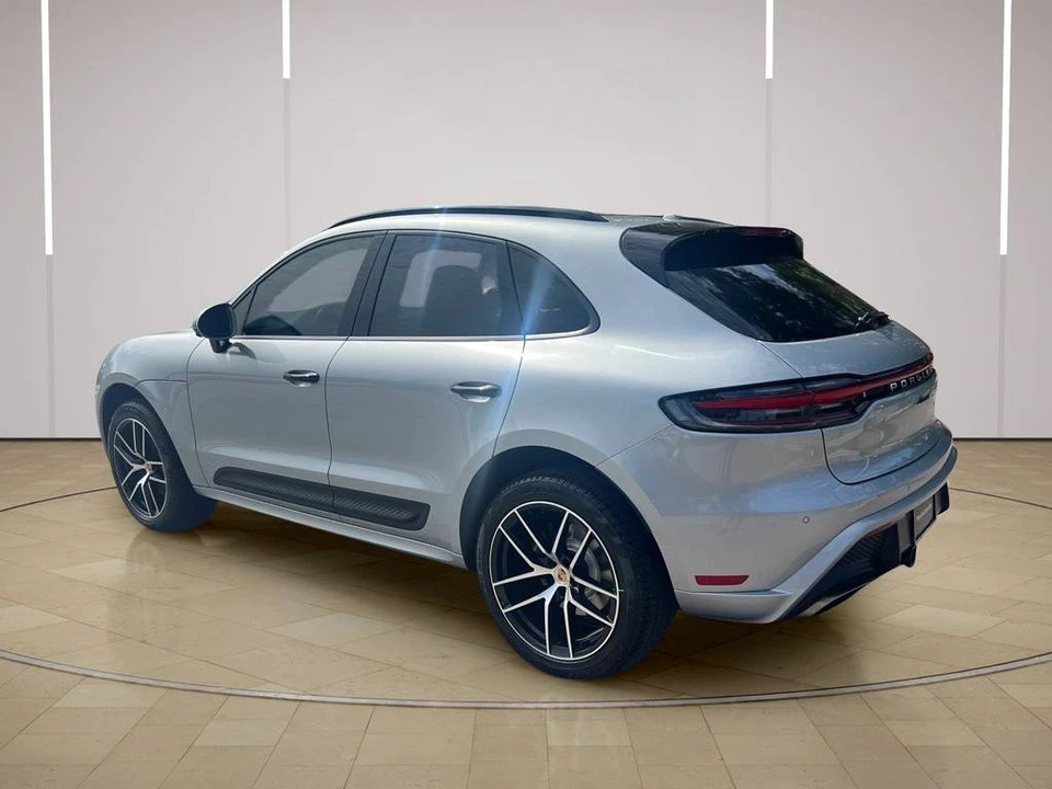 2023 Porsche Macan - Image 3 of 5