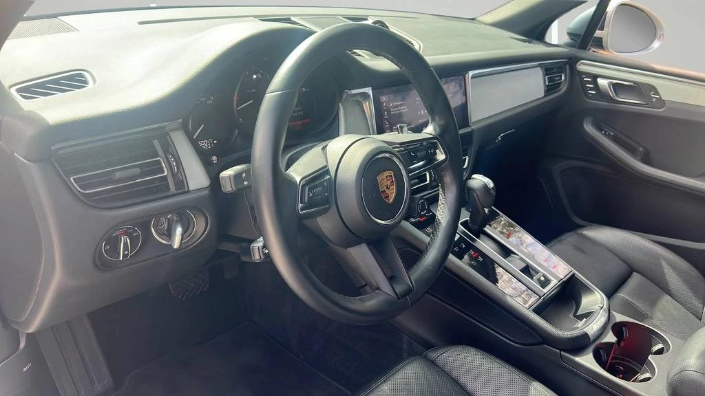 2023 Porsche Macan - Image 4 of 5