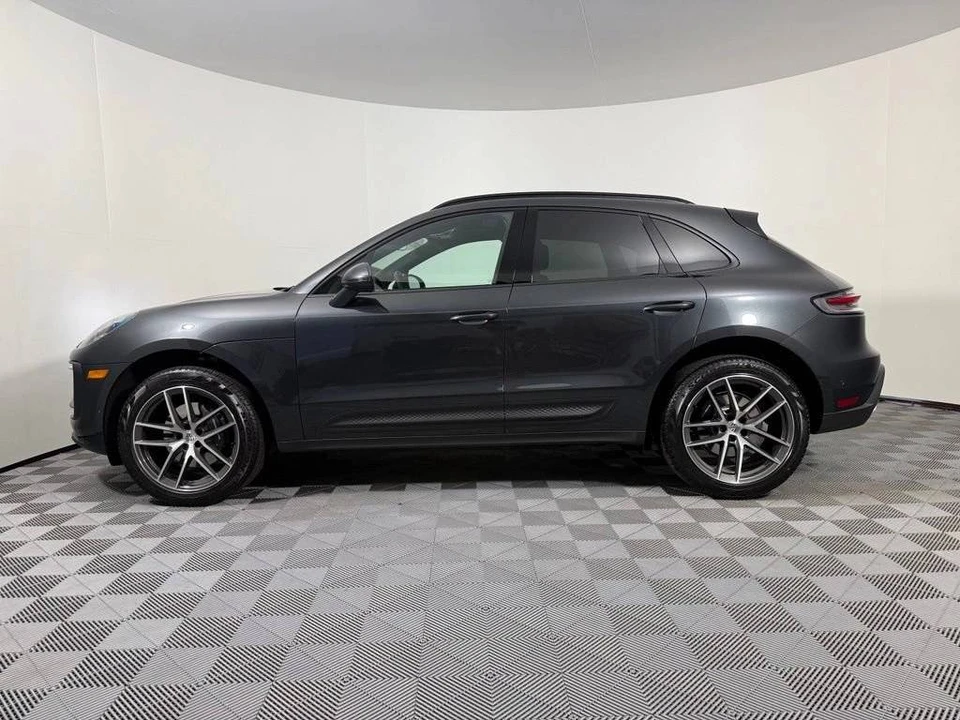 2023 Porsche Macan - Image 2 of 4