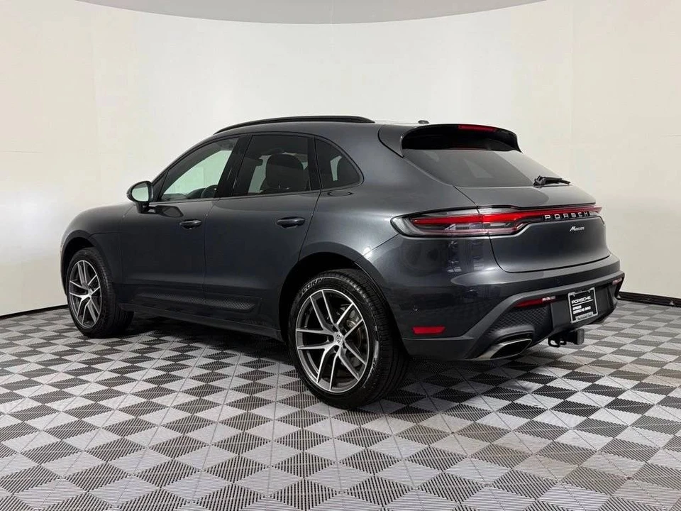 2023 Porsche Macan - Image 3 of 4