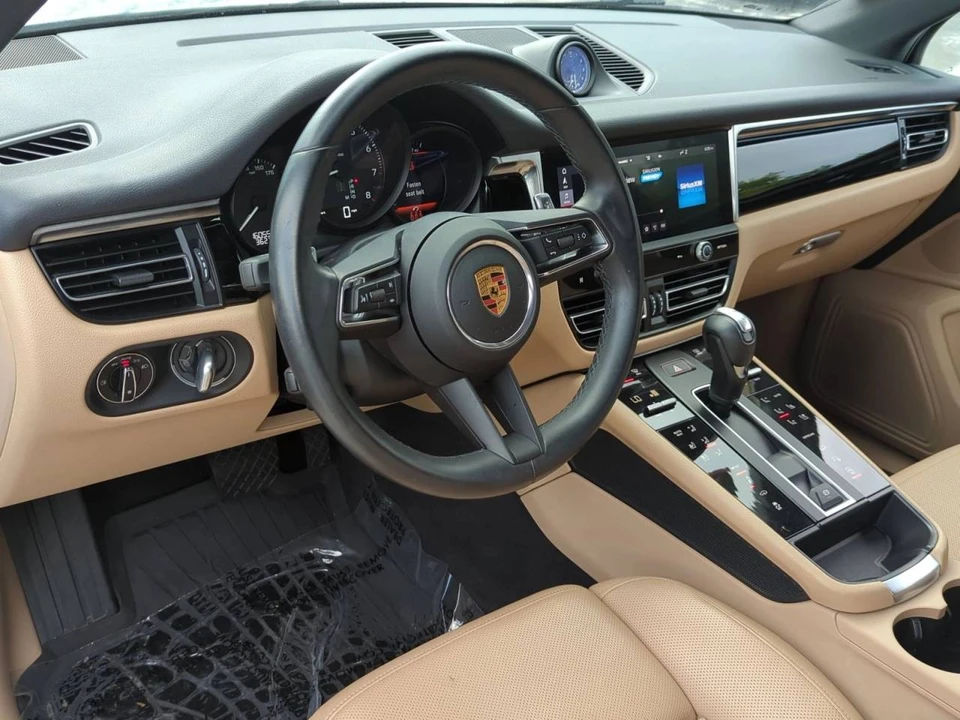 2023 Porsche Macan - Image 4 of 5