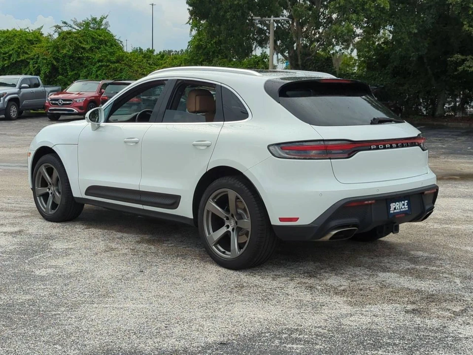 2023 Porsche Macan - Image 3 of 5
