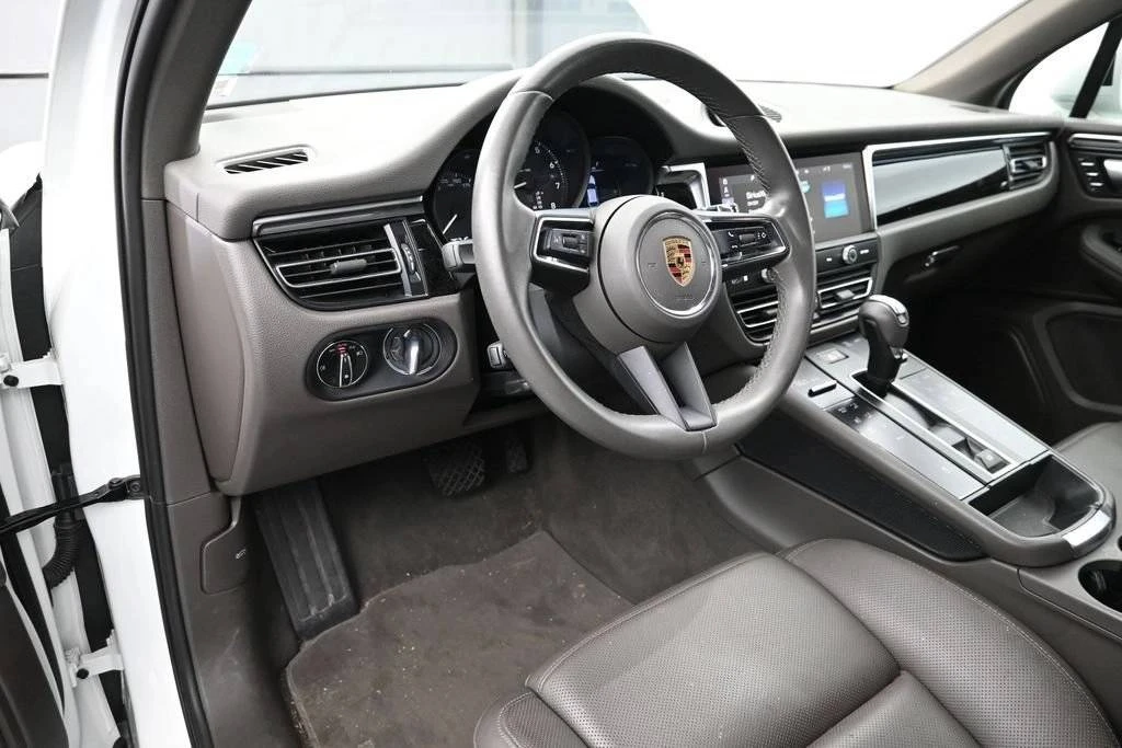 2023 Porsche Macan T - Image 4 of 5