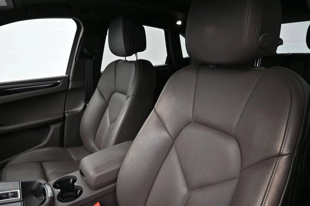 2023 Porsche Macan T - Image 5 of 5