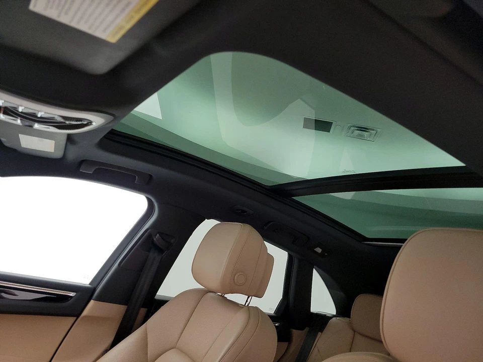 2023 Porsche Macan - Image 21 of 28
