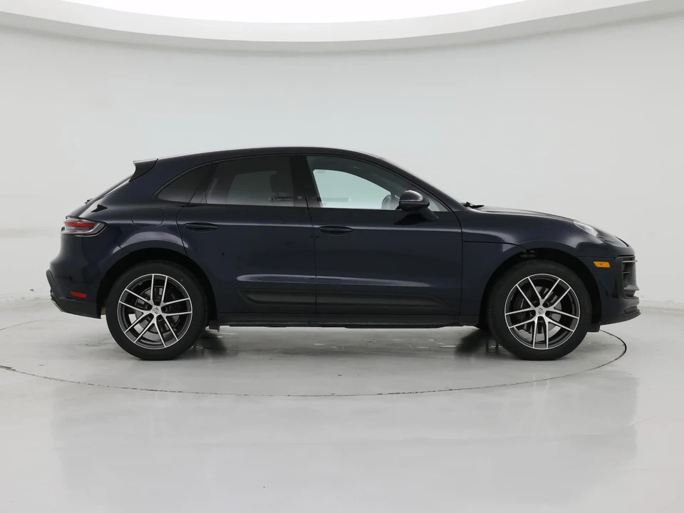2023 Porsche Macan - Image 8 of 28