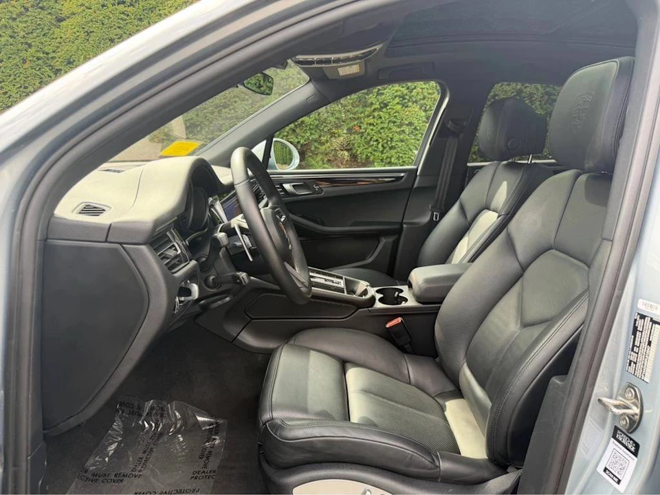 2023 Porsche Macan - Image 4 of 5
