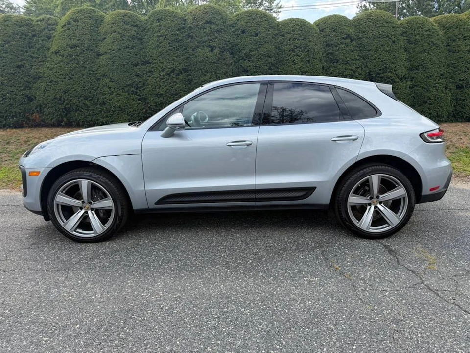 2023 Porsche Macan - Image 2 of 5