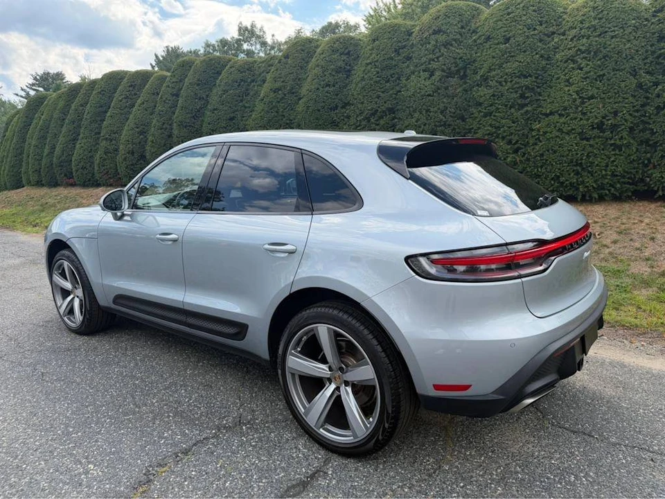 2023 Porsche Macan - Image 3 of 5