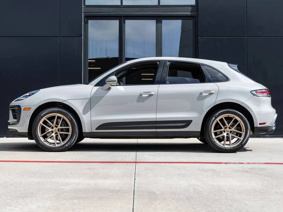 2023 Porsche Macan - Image 2 of 5