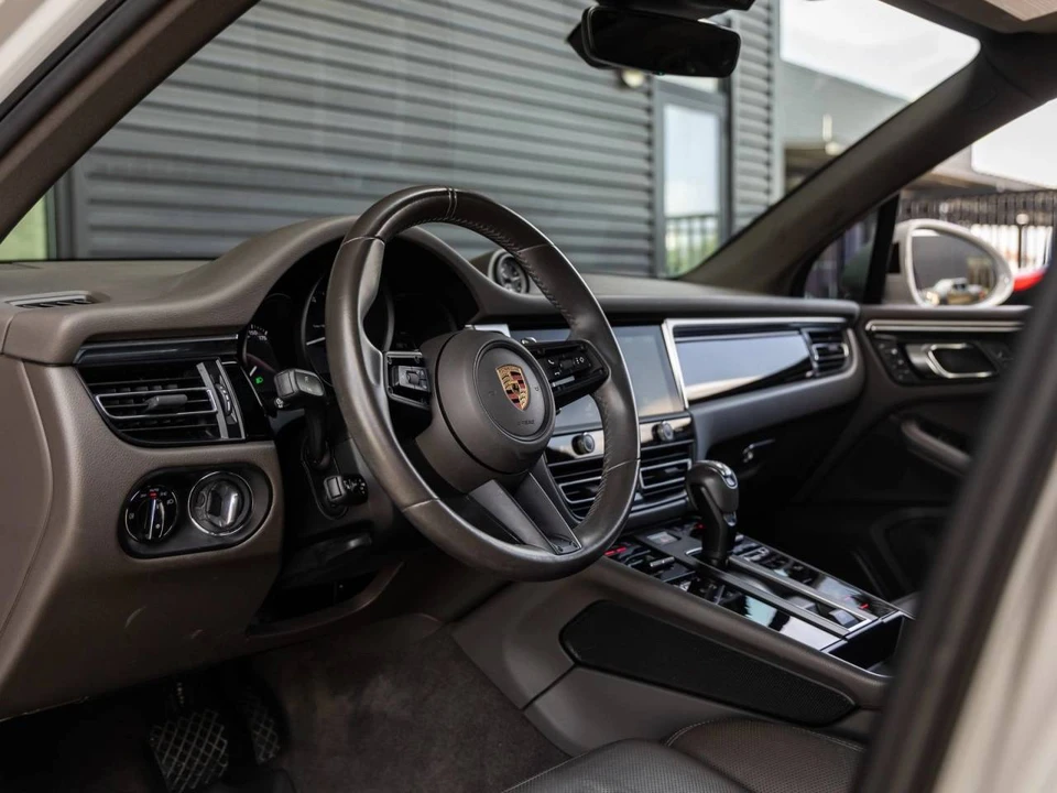 2023 Porsche Macan - Image 5 of 5
