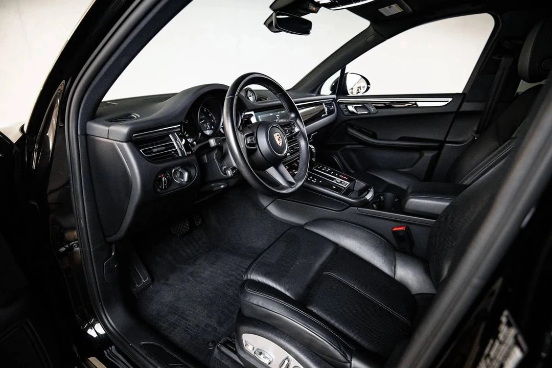 2023 Porsche Macan - Image 4 of 5