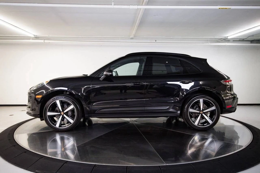 2023 Porsche Macan - Image 2 of 5