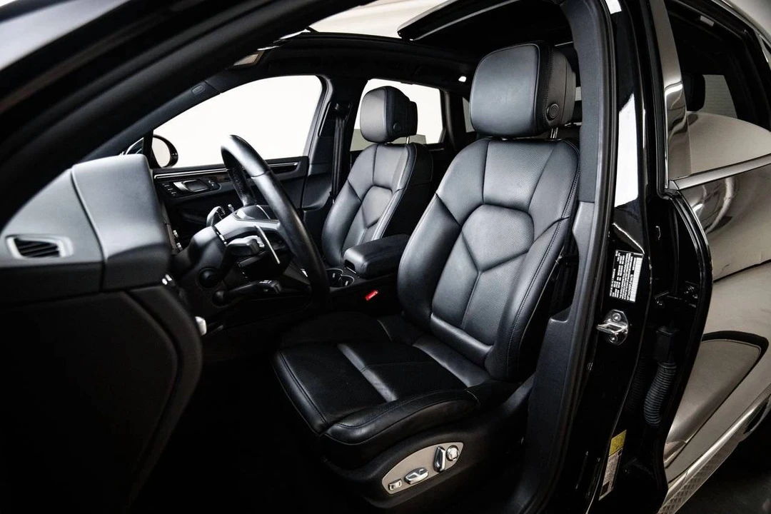 2023 Porsche Macan - Image 5 of 5